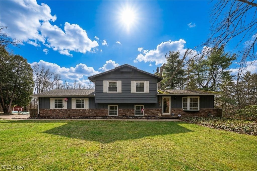 Photo of 1420 Trails End Drive, New Franklin, OH 44216 (MLS # 5192889)