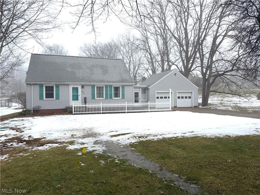 Photo of 2229 Schneider Street NW, North Canton, OH 44720 (MLS # 5188549)