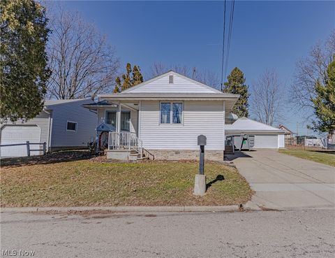 Photo of 2306 Cherry Hill Avenue, Youngstown, OH 44509 (MLS # 5189869)