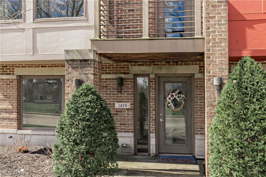 Photo of 1419 Slate Court, Cleveland, OH 44118 (MLS # 5193829)