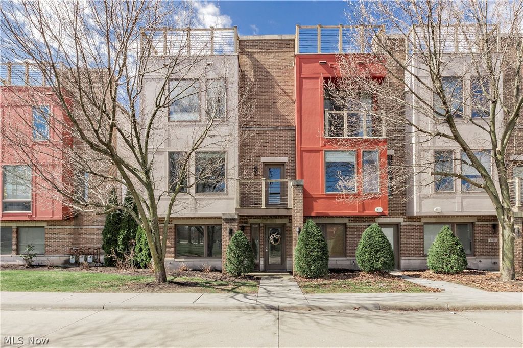 Photo of 1419 Slate Court, Cleveland, OH 44118 (MLS # 5193829)