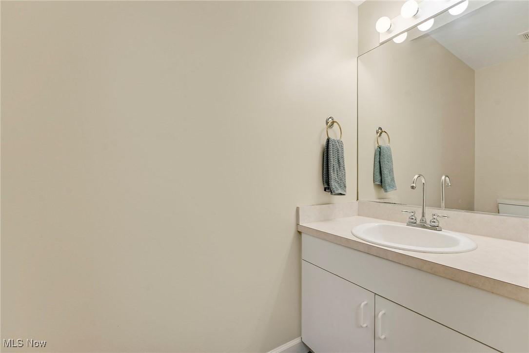 197 Raleigh Court, Aurora, Ohio image 34