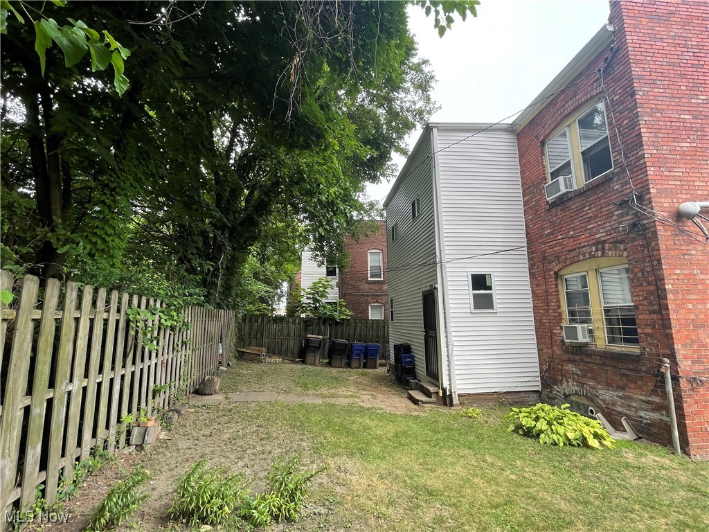 656 E 106th Street