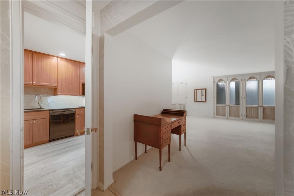 Diplomat Condo - Residential