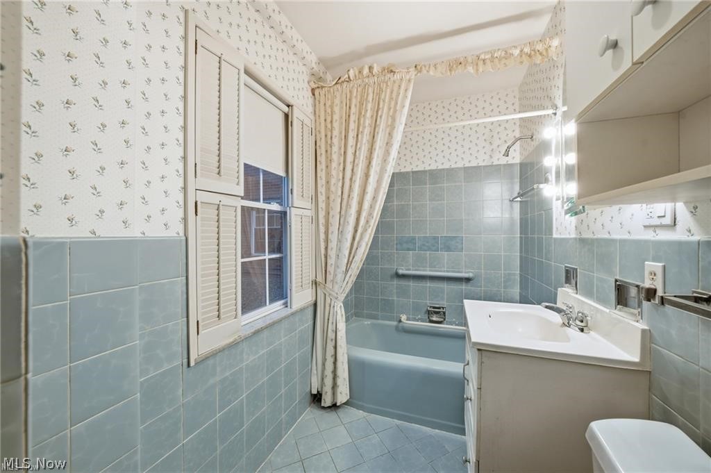 Diplomat Condo - Residential