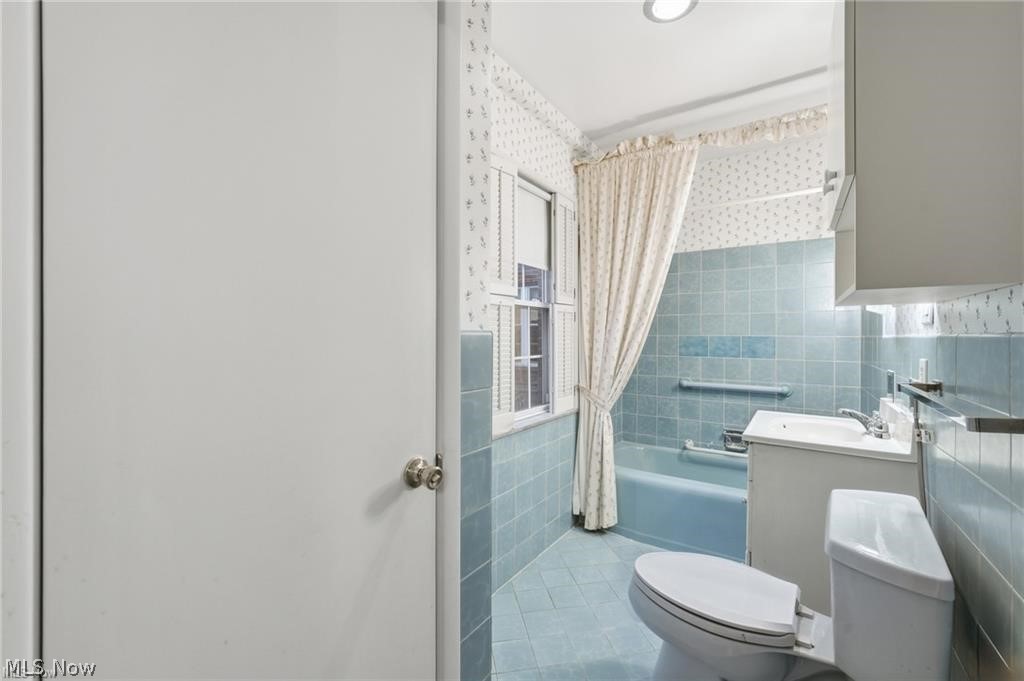 Diplomat Condo - Residential