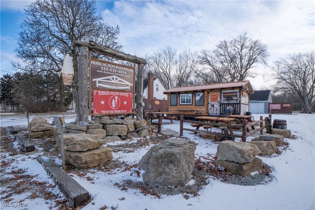 Photo of 8216 Navarre Road SW, Massillon, OH 44662 (MLS # 5183300)