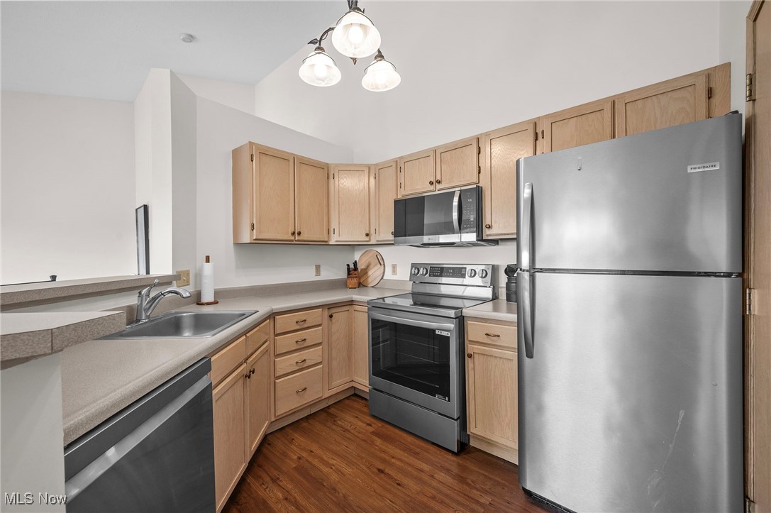 Brookledge Commons Condos - Residential