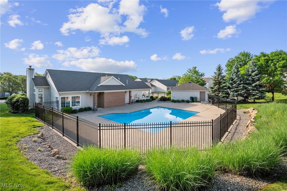 Brookledge Commons Condos - Residential