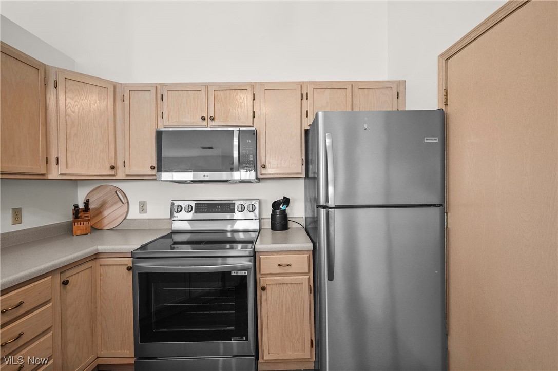 Brookledge Commons Condos - Residential