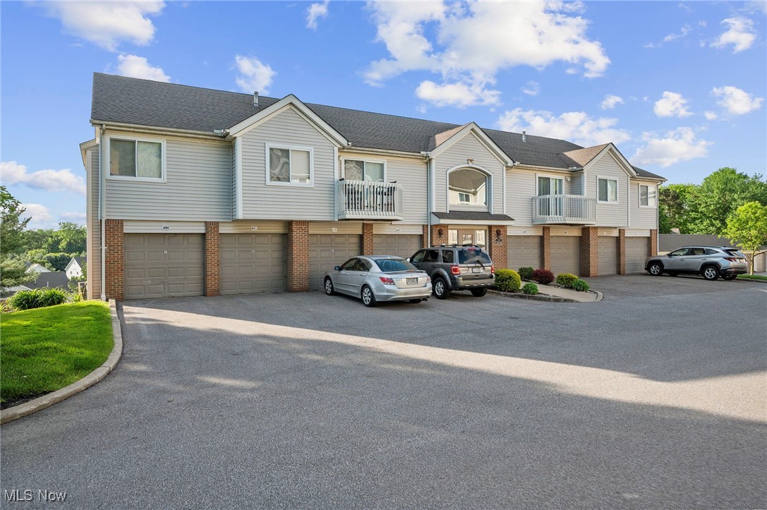 Brookledge Commons Condos - Residential