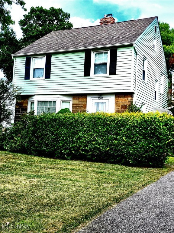 Welcome to 1503 Oakmount Rd, a charming 3 bed, 2 full baths home designed for comfortable living and entertaining! The inviting living room features a beautiful bay window that fills the space with natural light.
The large family room, complete with a cozy fireplace, high vaulted ceilings with skylight add an airy, open feel to this room. Perfect for relaxation or gatherings. With two full bathrooms, both tastefully updated, this home offers a functional and stylish layout. The partially finished basement provides additional living space and endless potential for customization.
The updated kitchen is equipped with all appliances, which stay with the home and come with a warranty for added peace of mind. Three fireplaces throughout the home add warmth and elegance to the living spaces, offering a cozy retreat no matter the season.
Located in a quiet, family-friendly neighborhood, this home is just minutes from local parks, shopping, and dining options. With its stunning features, spacious layout, and thoughtful updates, this is a must-see property!