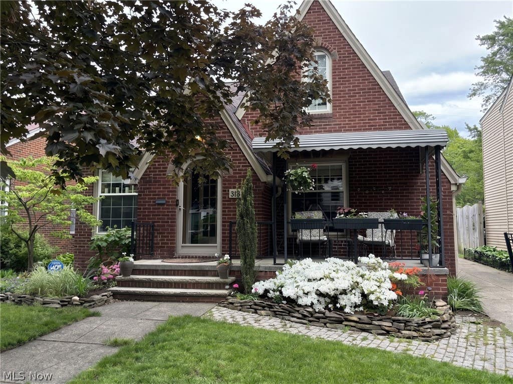 Photo of 3131 W 160th Street, Cleveland, OH 44111 (MLS # 5221102)