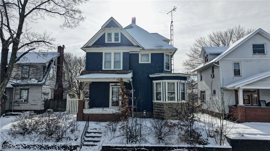 ONLINE ONLY AUCTION THURSDAY JANUARY 22ND 5:00 PM!! 
Available today via online auction, we present a 2-story, 1,564 sq ft home situated on a .12-acre city lot. Built in 1905, the home already includes several updates throughout, including newer appliances and a furnace and hot water heater that appear to be only a few years old. The main floor features a kitchen, full bath, dining room, and living room, with access to both the front porch and rear deck. The upper level includes three bedrooms, a full bath, and access to a spacious attic for additional storage. The full basement offers a laundry area and ample storage space. Outside, the property includes a spacious backyard and an 18’ x 20’ detached garage with alley access. Utilities include electric, gas forced-air heat, central air, public water and sewer. Please note that electricity and water are currently shut off due to the home being vacant. Whether you’re an investor or searching for a home with potential, this property is worth a look.