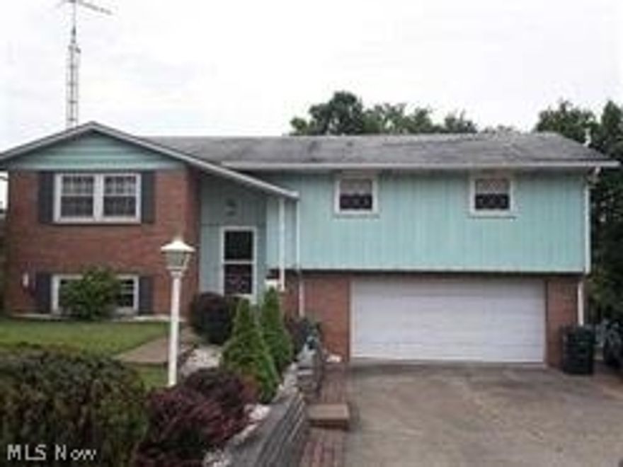 REMODELED KITCHEN, GRANITE COUNTER TOPS, BEAUTIFUL BRICK PATIO