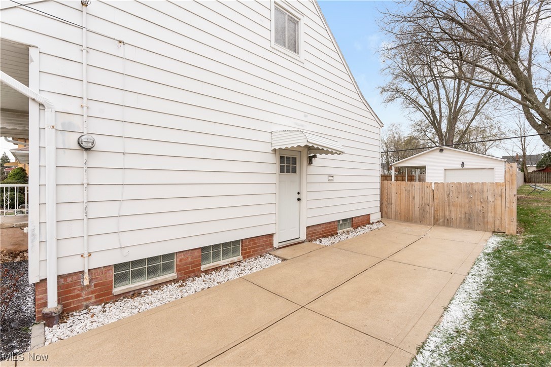 3105 Snow Road, Parma, Ohio image 4