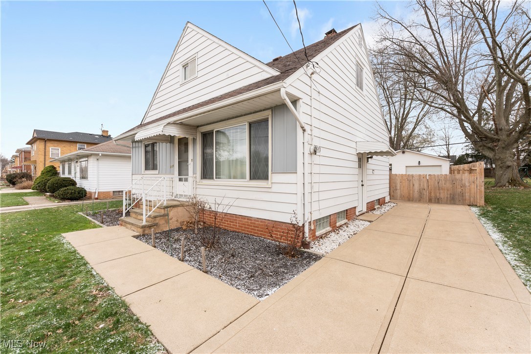 3105 Snow Road, Parma, Ohio image 2