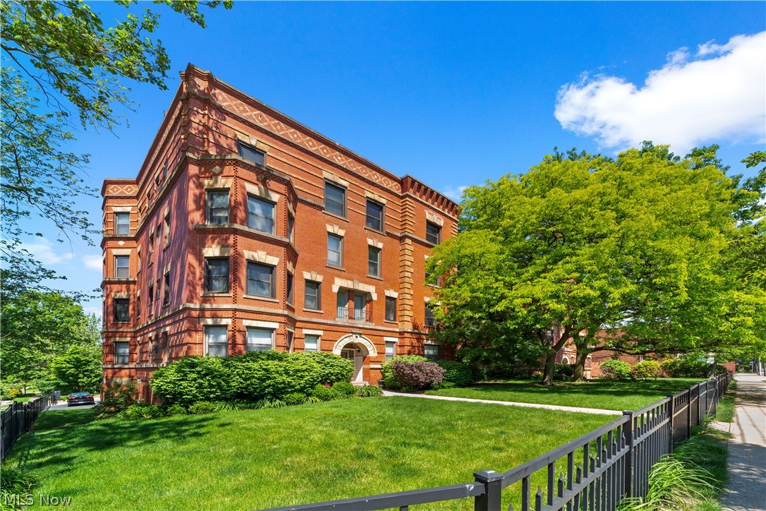 Eastman Condos - Residential