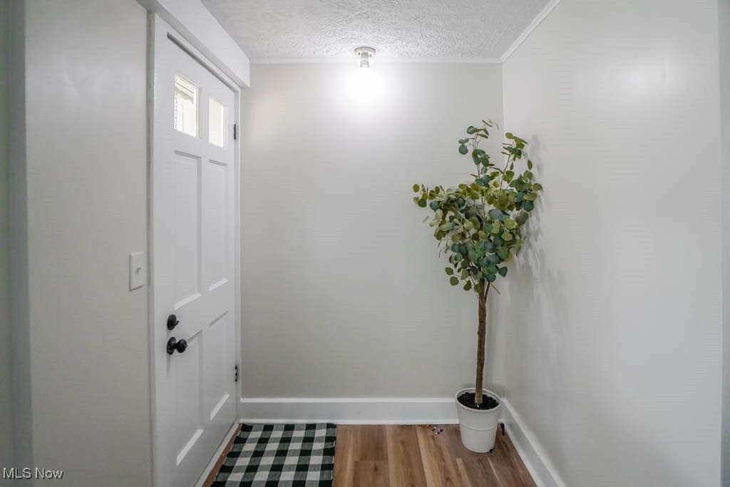 Photo of 327 Stewart Avenue SW, Massillon, OH 44646 (MLS # 5165283)
