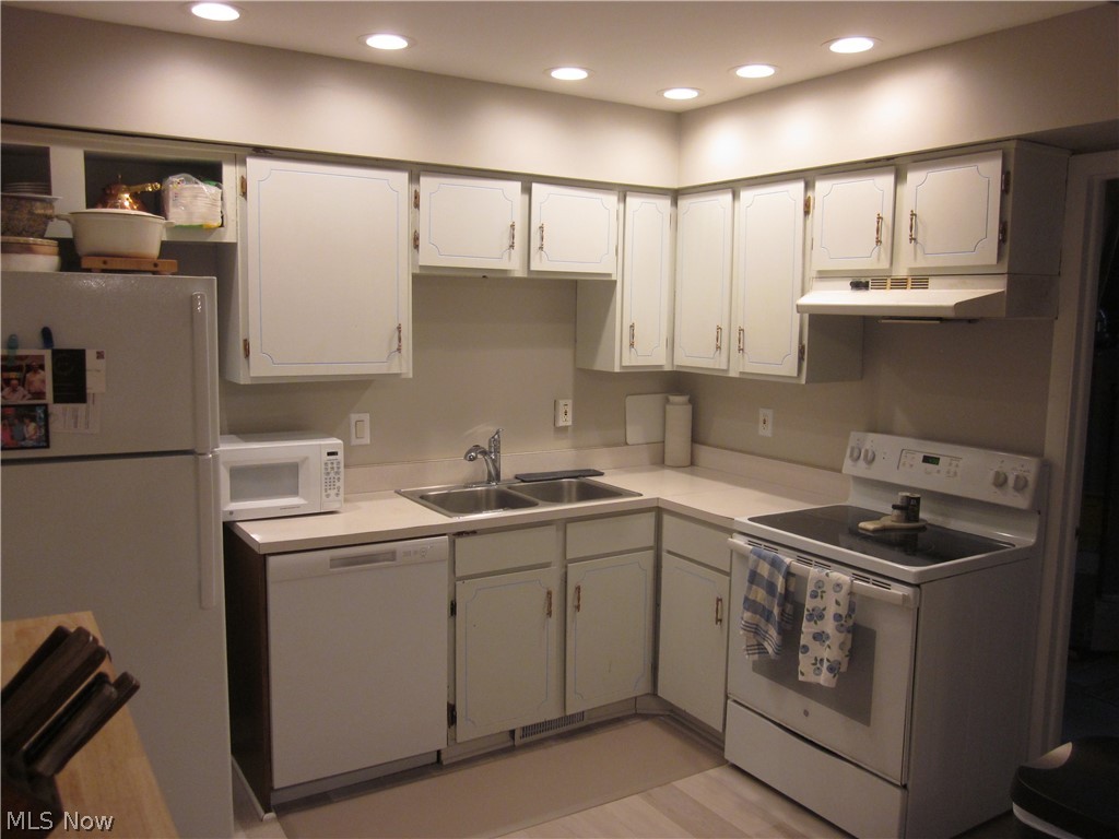 Second Cornerstone Square Twnh - Residential