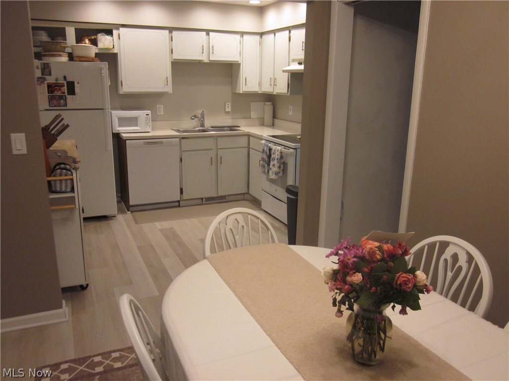 Second Cornerstone Square Twnh - Residential