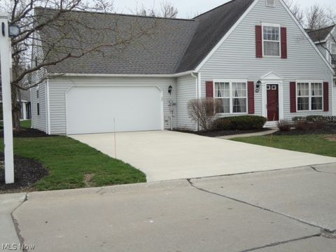 Condo For Sale - 24690 Thicket Lane #32<br/> Olmsted Falls, OH 44138