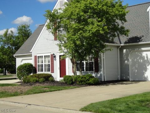 Condo For Sale - 24690 Thicket Lane #32<br/> Olmsted Falls, OH 44138