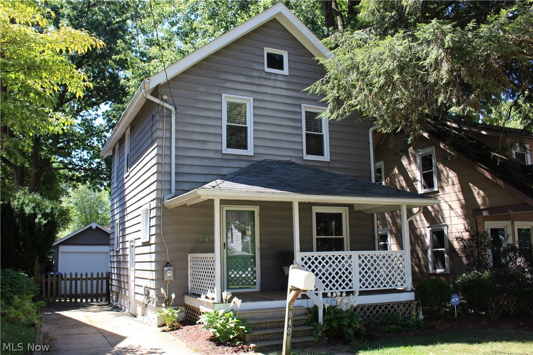 Extremely charming move in ready home waiting for you! Bright and cheerful kitchen with new stainless steel appliances! Neutral bath with tons of storage. Fenced in back yard. Newer windows throughout. Ideal location! Walking distance to River Front restaurants and shops! Come enjoy the front porch or back patio and watch the seasons change. This is one you wont want to miss!