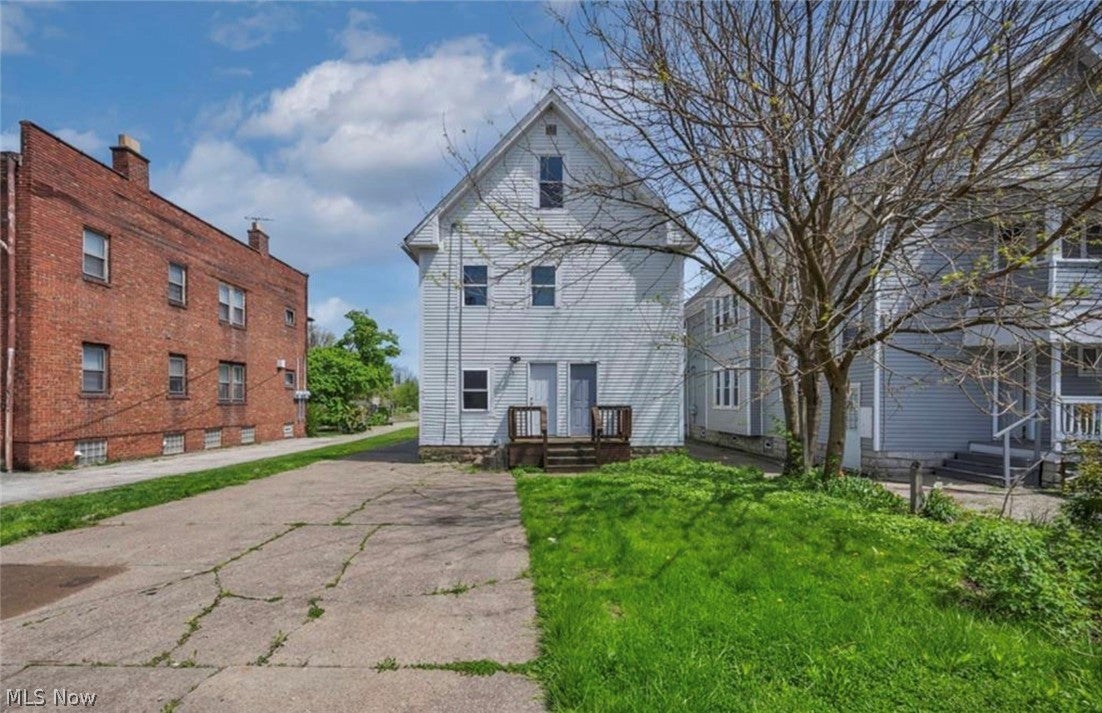 1516 W 116th Street