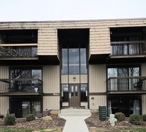 Condo For Sale - 9660 Cove Drive #F-16<br/> North Royalton, OH 44133