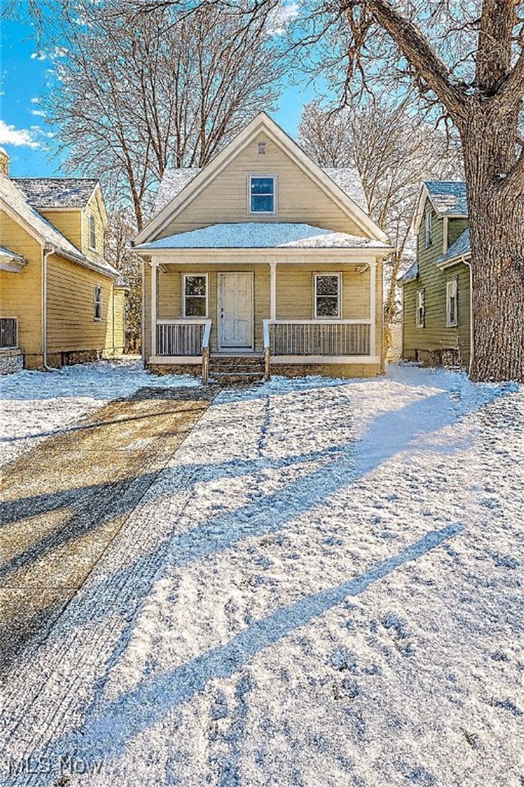 Photo of 935 W 22nd Street, Lorain, OH 44052 (MLS # 5175994)