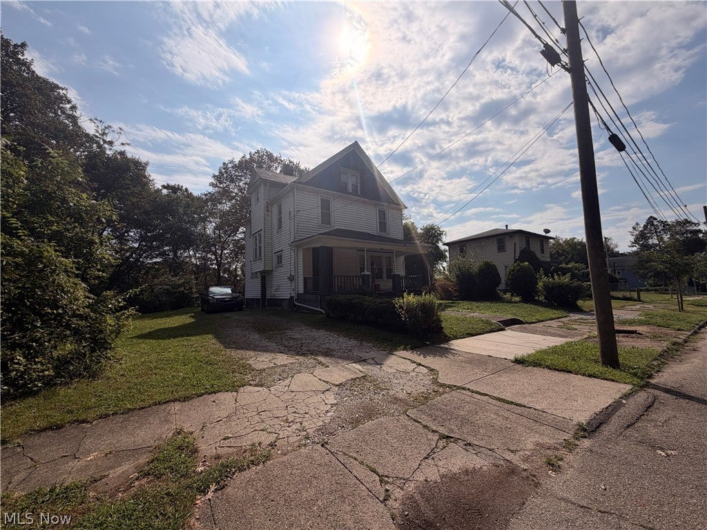 569 Edgewood Avenue