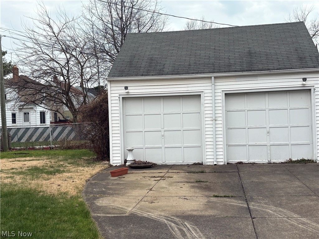 Photo of 266 E 204th Street, Euclid, OH 44123 (MLS # 5203528)