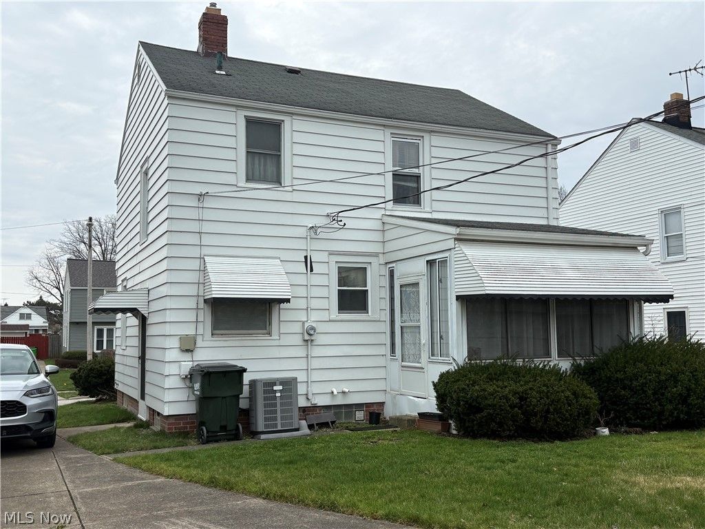 Photo of 266 E 204th Street, Euclid, OH 44123 (MLS # 5203528)