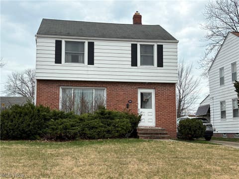 Homes For Sale - 266 E 204th Street<br/> Euclid, OH 44123