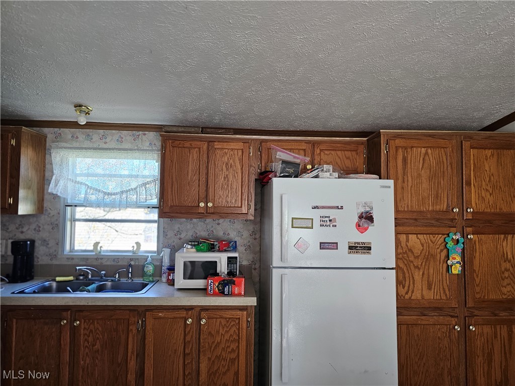 23 Thomas Drive, Middlefield, Ohio image 9
