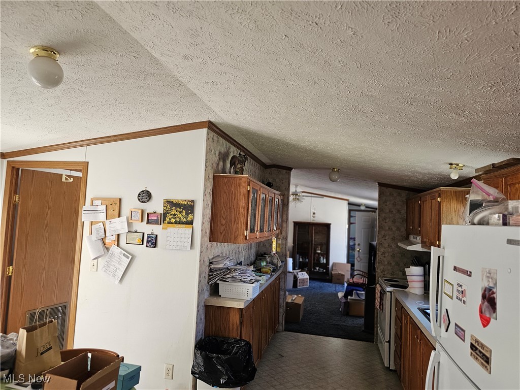 23 Thomas Drive, Middlefield, Ohio image 10