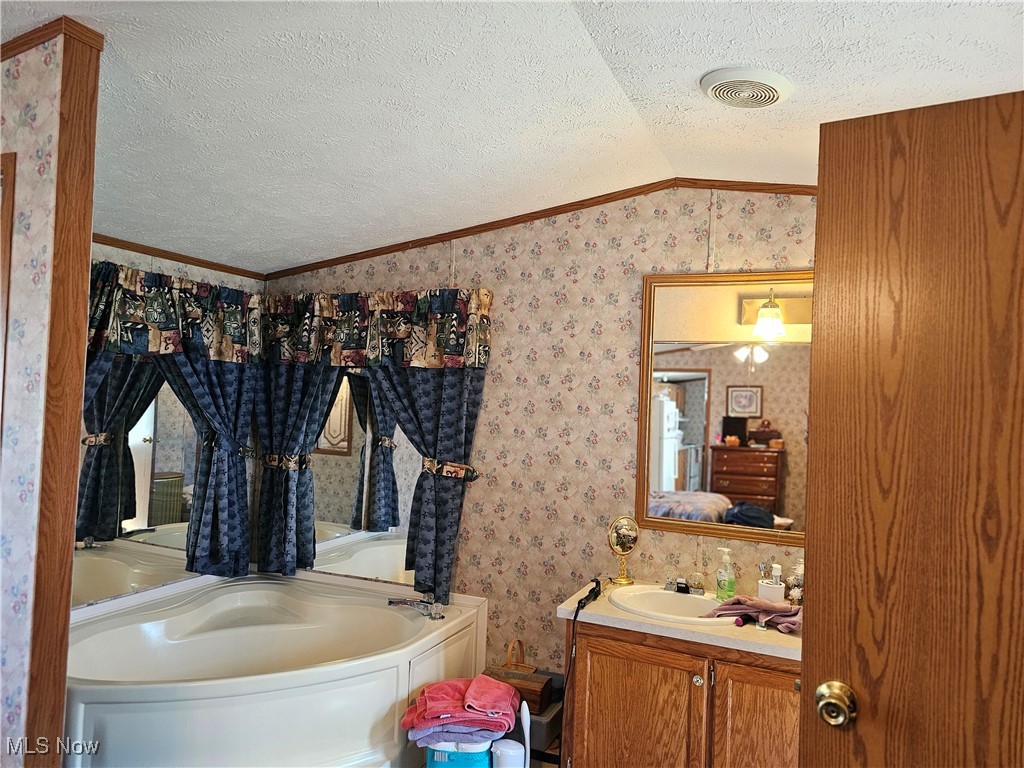 23 Thomas Drive, Middlefield, Ohio image 17