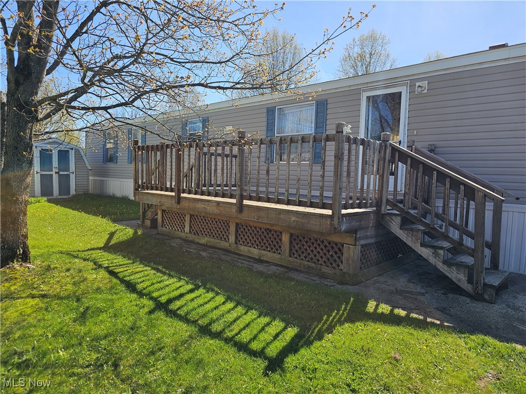 23 Thomas Drive, Middlefield, Ohio image 2