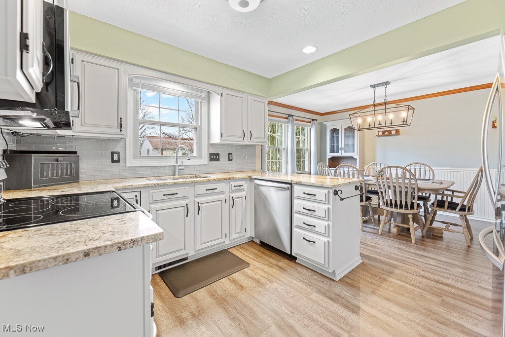 7000 Ravenswood Drive, Parma, Ohio image 9