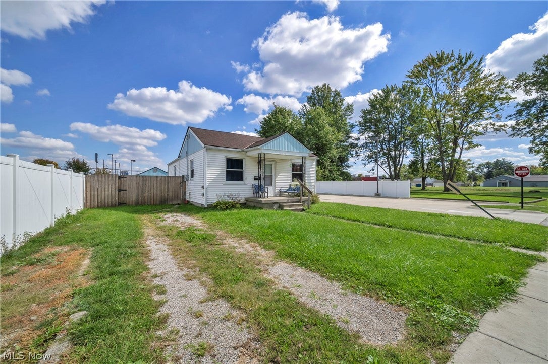 318 Longson Avenue