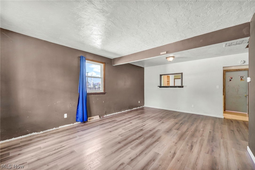 318 Longson Avenue