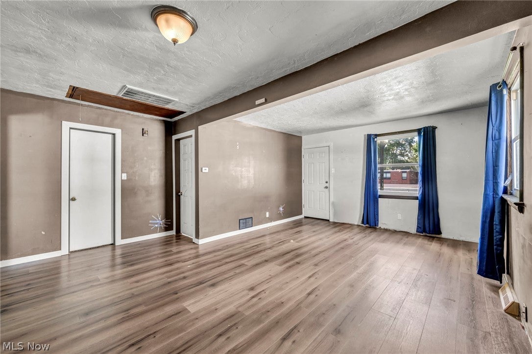 318 Longson Avenue