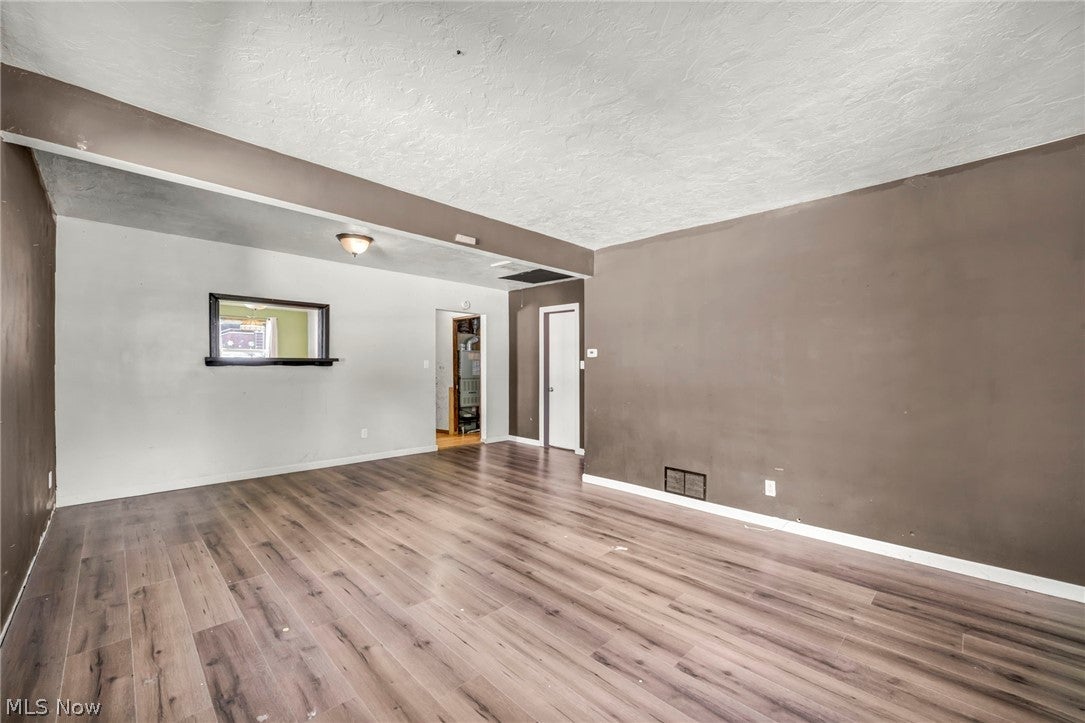 318 Longson Avenue