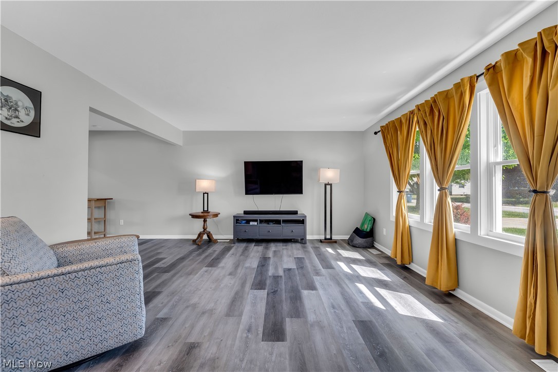 E J Dickeys Third Surv - Residential