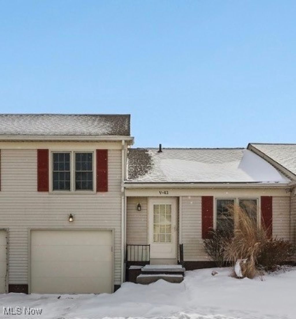 Photo of 5279 Creekside Boulevard #V43, Brunswick Hills, OH 44212 (MLS # 5182975)