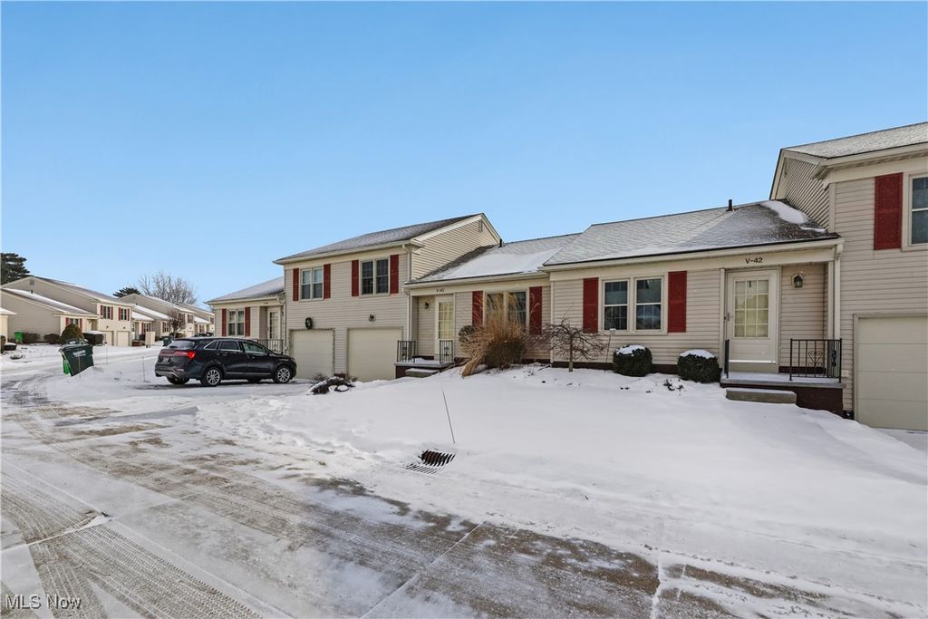 Photo of 5279 Creekside Boulevard #V43, Brunswick Hills, OH 44212 (MLS # 5182975)