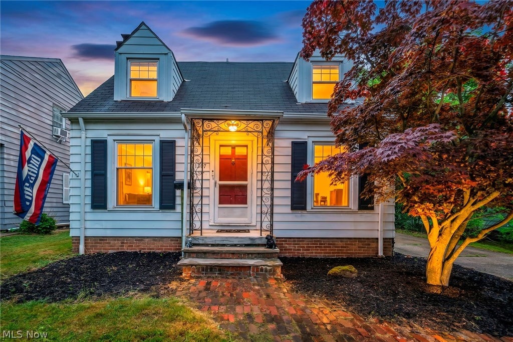 Photo of 1307 Gordon Road, Lyndhurst, OH 44124 (MLS # 5219146)