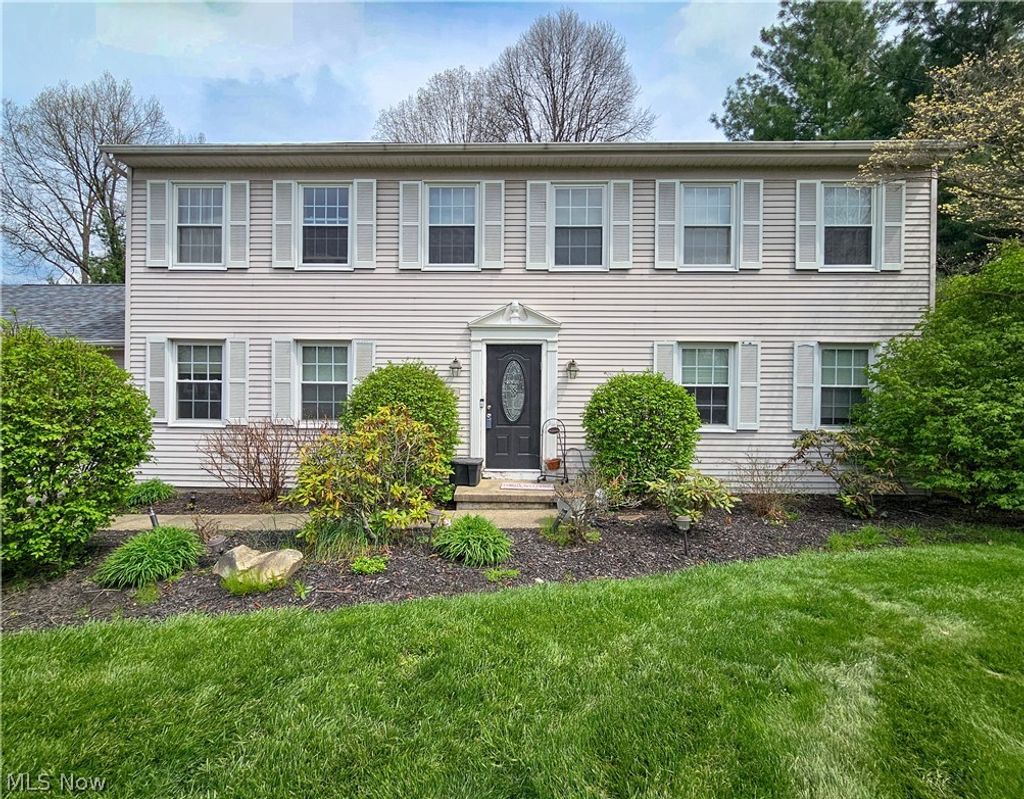 Photo of 200 Briarbrook Court NE, Howland, OH 44484 (MLS # 5199426)