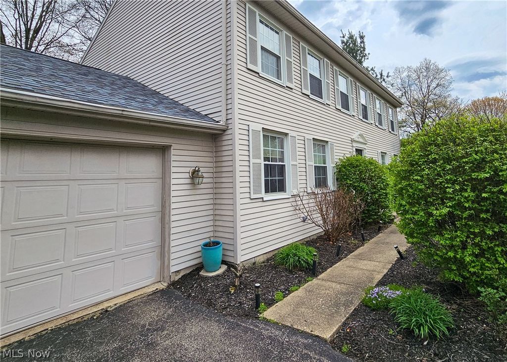 Photo of 200 Briarbrook Court NE, Howland, OH 44484 (MLS # 5199426)